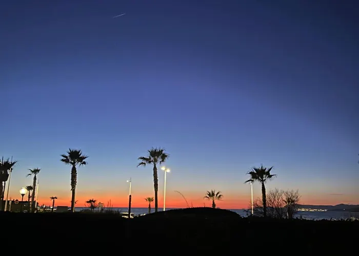 Daire Petite Endroit Splendide. Six-Fours-les-Plages